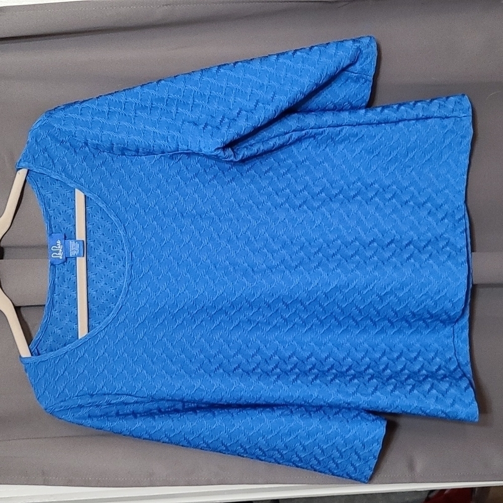 La Lure Women's Blouse Royal Blue Textured Chain Link Design Size 0X‎ EUC
